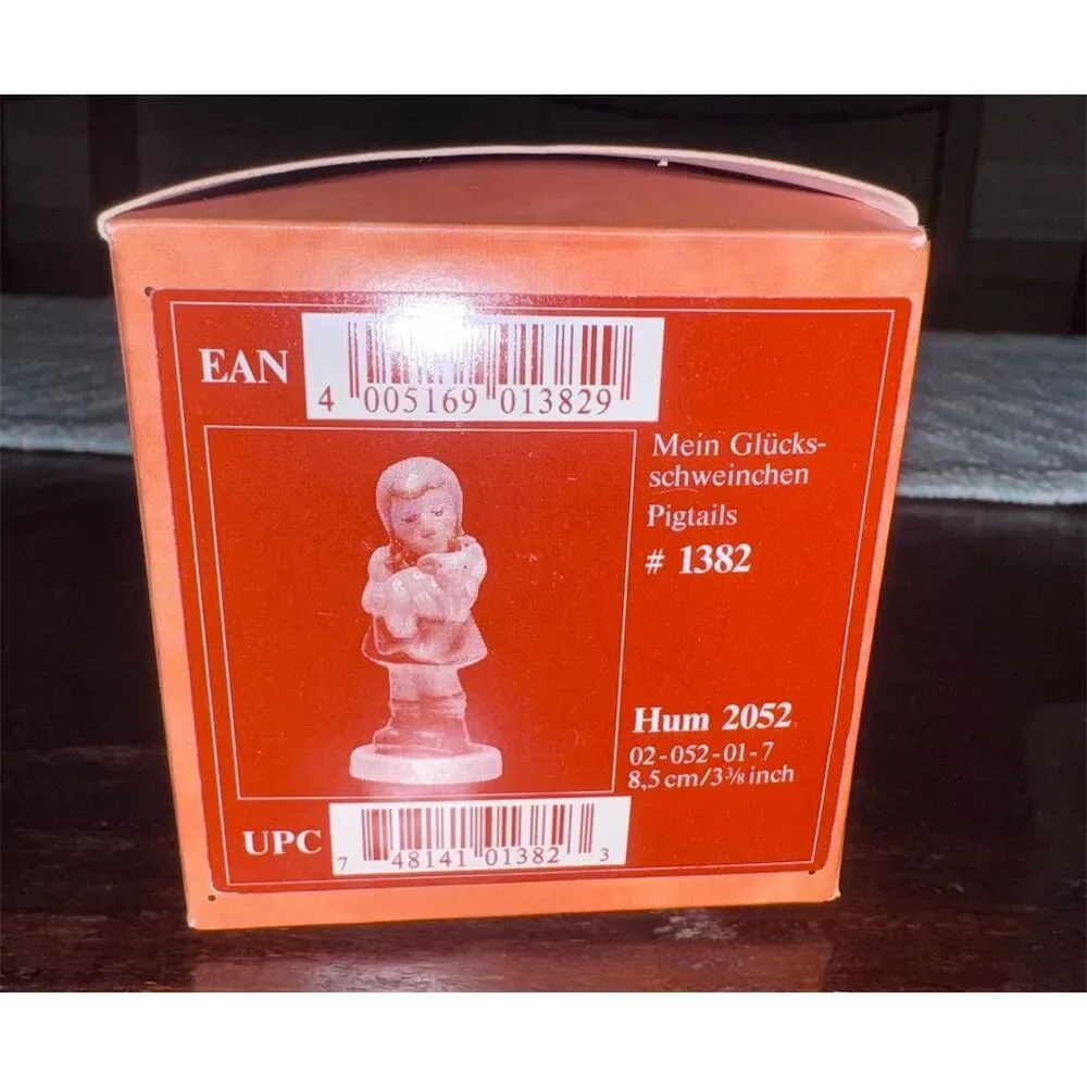 New M.J. Hummel "Pigtails" Goebel Figurine w/ Piglet 1999 Exclusive Edition‎ - Picture 7 of 8